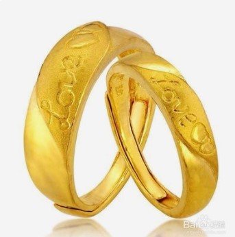 How to clean and maintain gold jewelry?